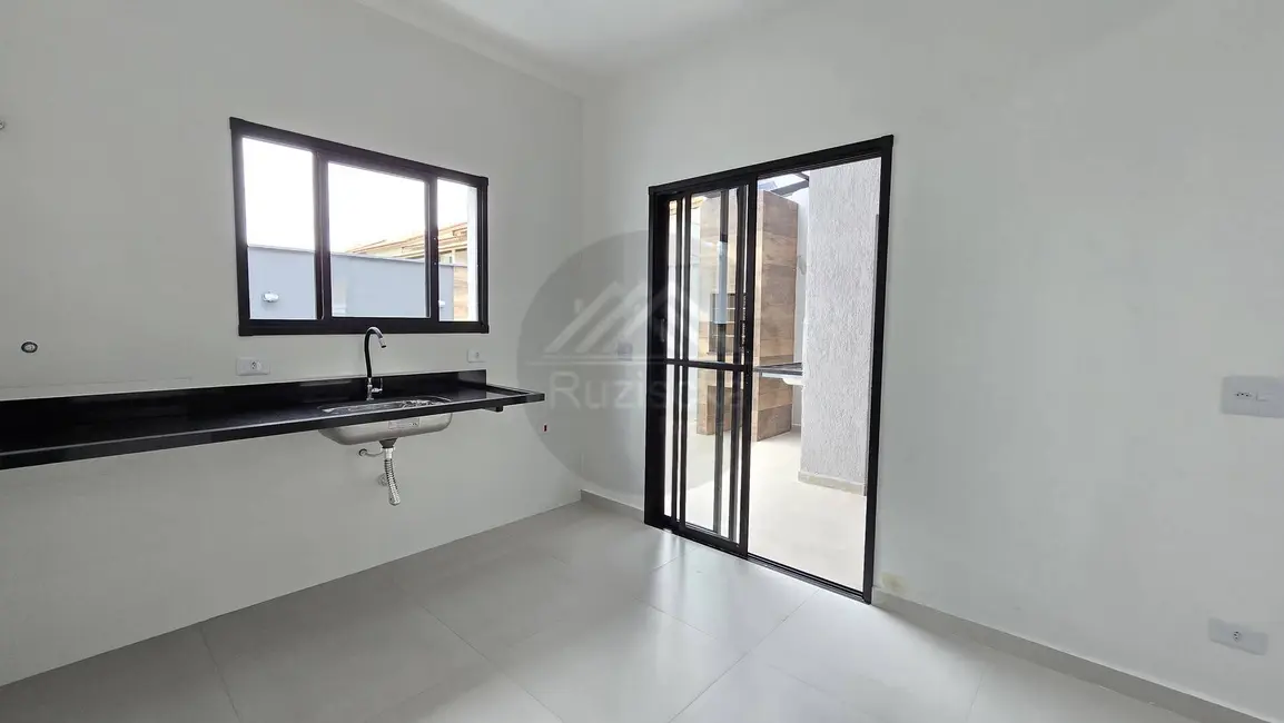 Foto 2 de Casa com 2 quartos à venda, 90m2 em Itanhaem - SP