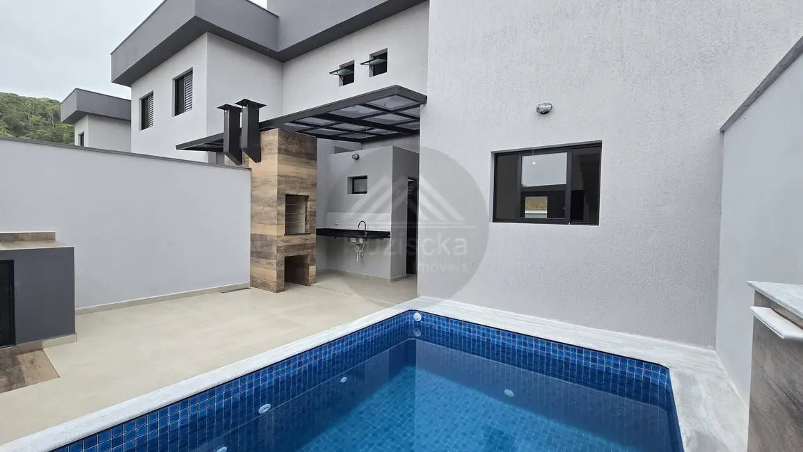 Foto 1 de Casa com 2 quartos à venda, 90m2 em Itanhaem - SP