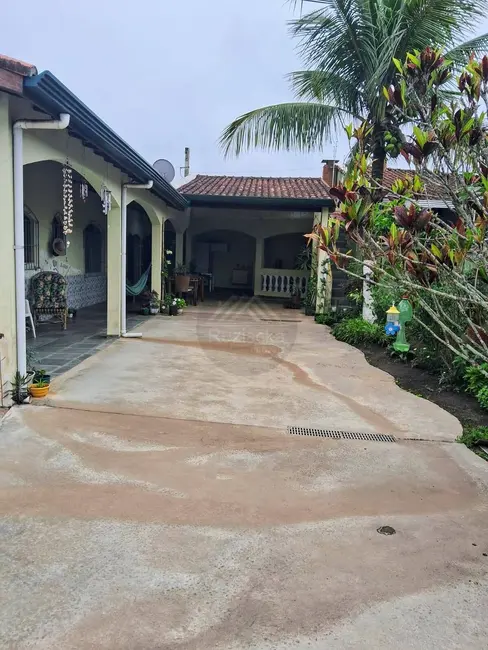 Foto 2 de Casa com 2 quartos à venda, 307m2 em Itanhaem - SP