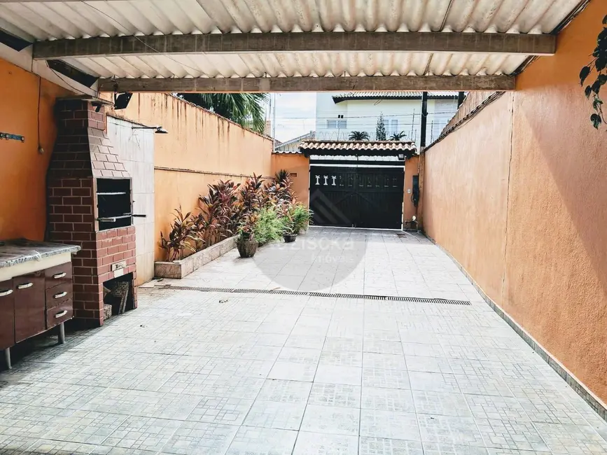 Foto 2 de Casa com 2 quartos à venda, 170m2 em Itanhaem - SP
