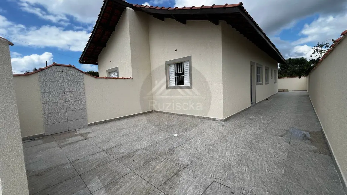 Foto 2 de Casa com 2 quartos à venda, 131m2 em Itanhaem - SP