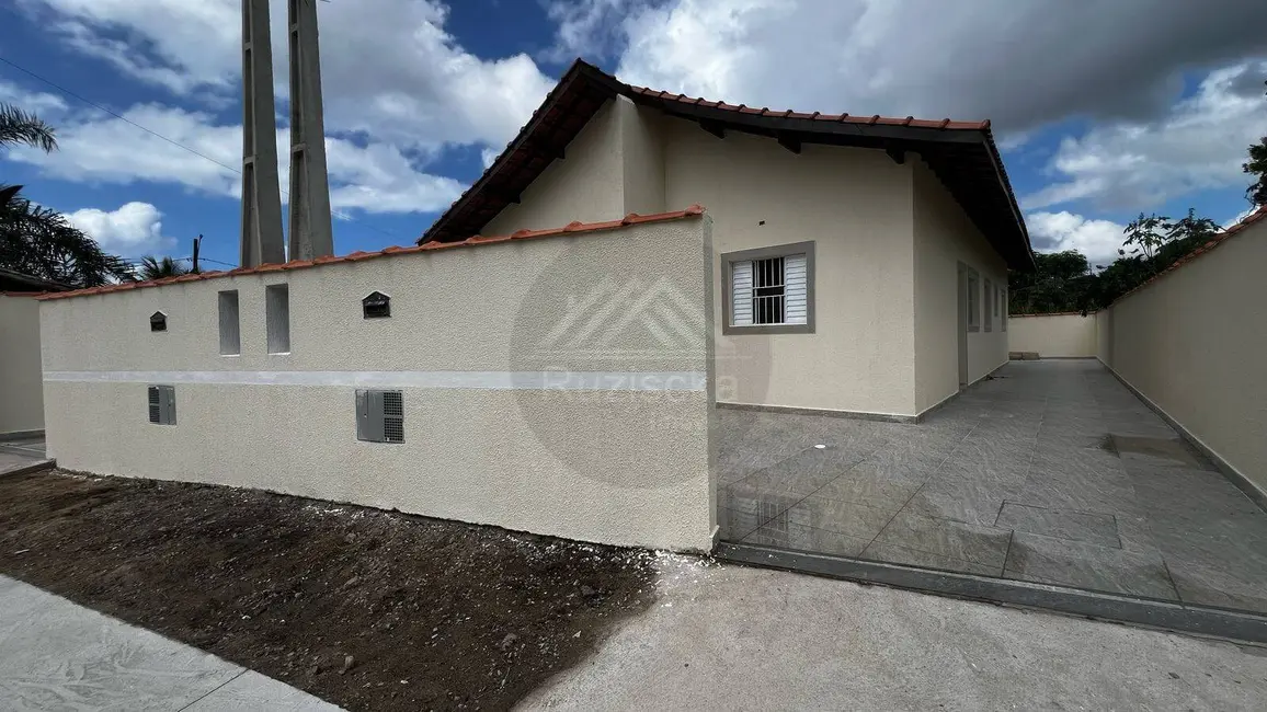 Foto 1 de Casa com 2 quartos à venda, 131m2 em Itanhaem - SP