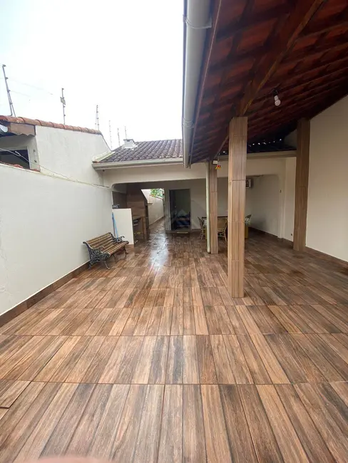 Foto 3 de Casa com 2 quartos à venda, 180m2 em Itanhaem - SP