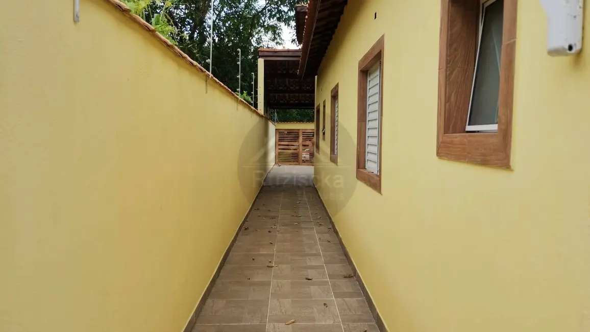 Foto 3 de Casa com 2 quartos à venda, 130m2 em Itanhaem - SP