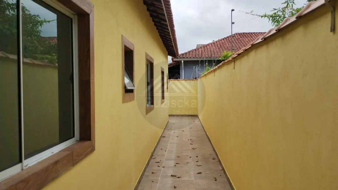 Foto 9 de Casa com 2 quartos à venda, 130m2 em Itanhaem - SP