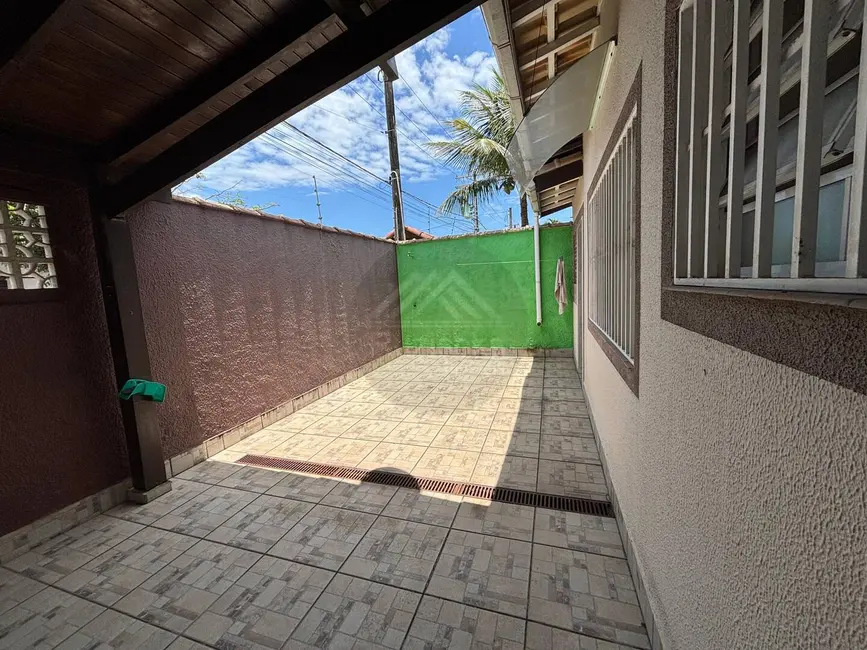 Foto 4 de Casa com 3 quartos à venda, 210m2 em Itanhaem - SP