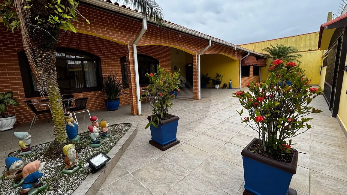 Foto 2 de Casa com 6 quartos à venda, 600m2 em Itanhaem - SP