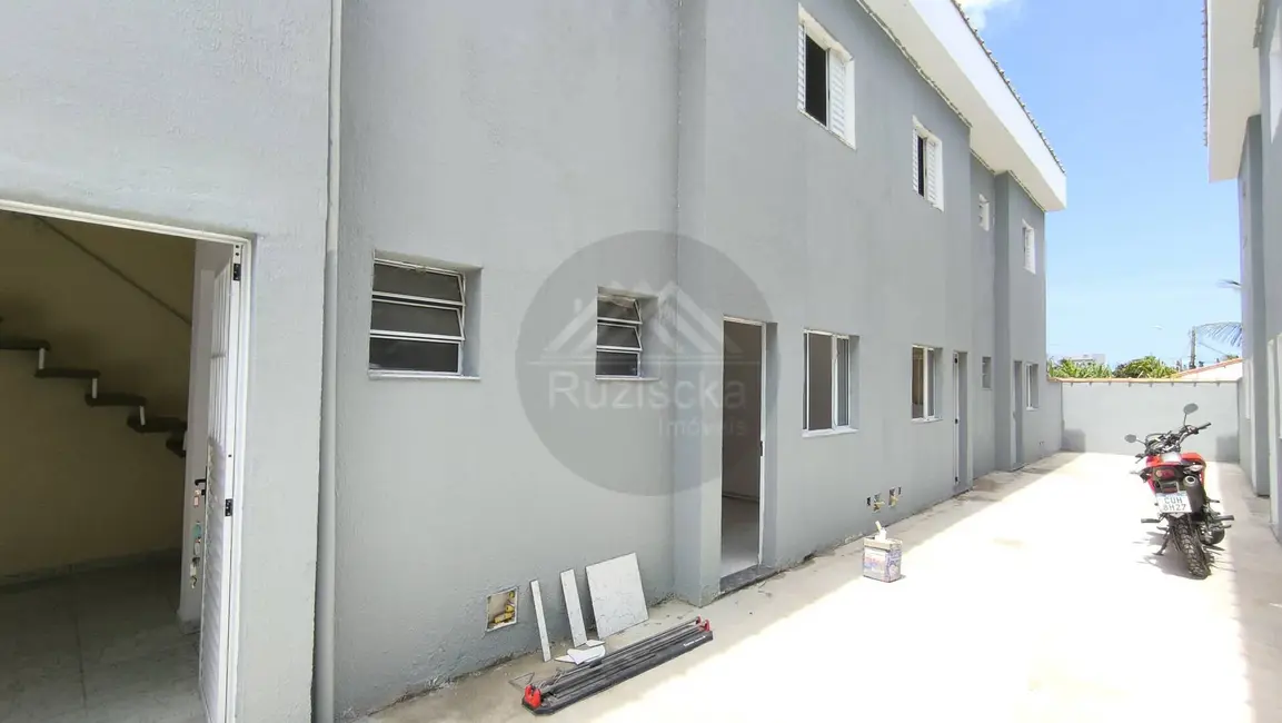 Foto 3 de Casa de Condomínio com 2 quartos à venda, 57m2 em Itanhaem - SP