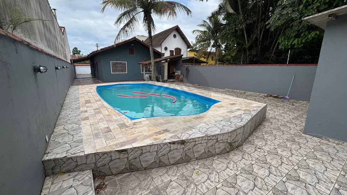 Foto 2 de Casa com 3 quartos à venda, 450m2 em Itanhaem - SP