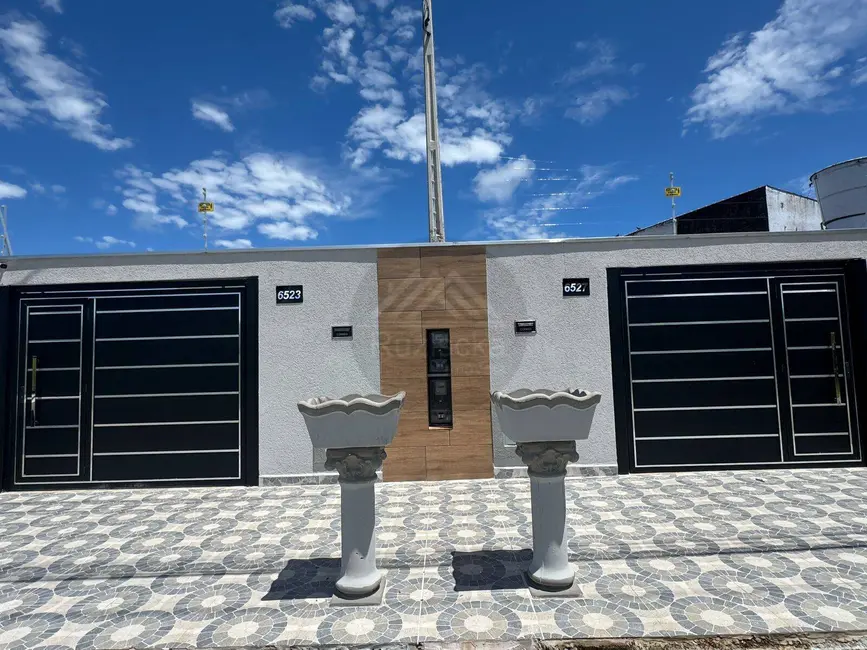 Foto 1 de Casa com 2 quartos à venda, 154m2 em Itanhaem - SP