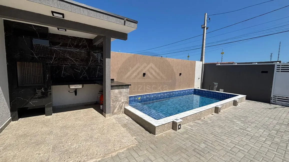 Foto 2 de Casa com 2 quartos à venda, 182m2 em Itanhaem - SP