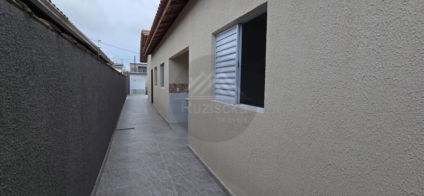 Foto 3 de Casa com 2 quartos à venda, 125m2 em Itanhaem - SP