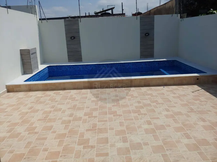 Foto 5 de Casa com 2 quartos à venda, 180m2 em Itanhaem - SP