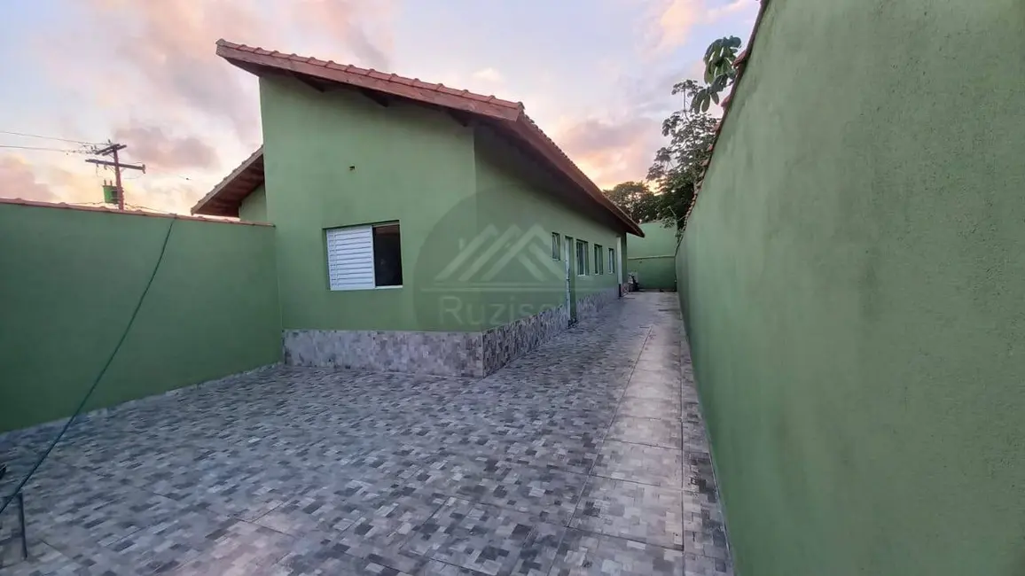 Foto 2 de Casa com 2 quartos à venda, 169m2 em Itanhaem - SP