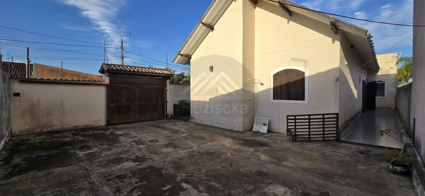 Foto 2 de Casa com 3 quartos à venda, 283m2 em Itanhaem - SP