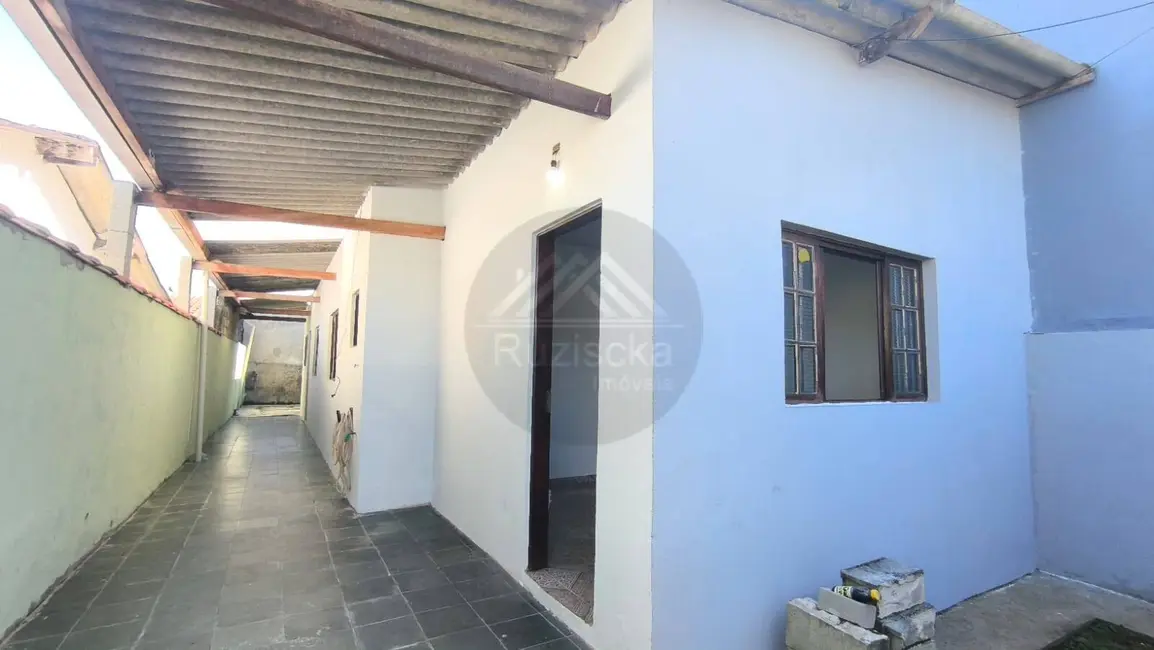 Foto 2 de Casa com 2 quartos à venda, 142m2 em Itanhaem - SP