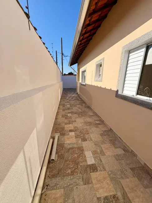 Foto 2 de Casa com 2 quartos à venda, 171m2 em Itanhaem - SP