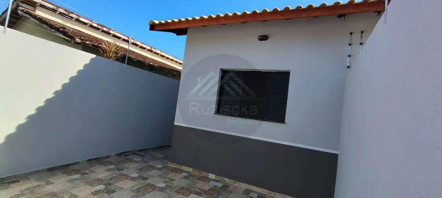 Casa com 2 quartos à venda, 125m2 em Itanhaem - SP - imagem 3 Foto 3 de Casa com 2 quartos à venda, 125m2 em Itanhaem - SP