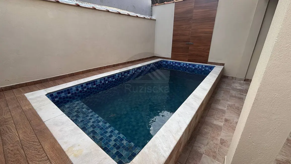 Foto 5 de Casa com 2 quartos à venda, 125m2 em Itanhaem - SP