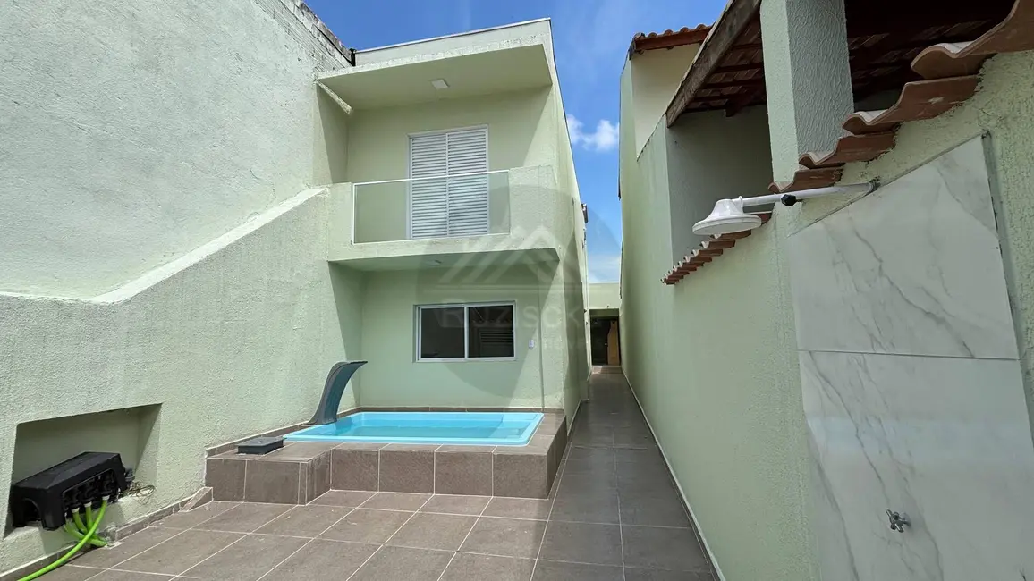 Foto 1 de Casa com 2 quartos à venda, 132m2 em Mongagua - SP