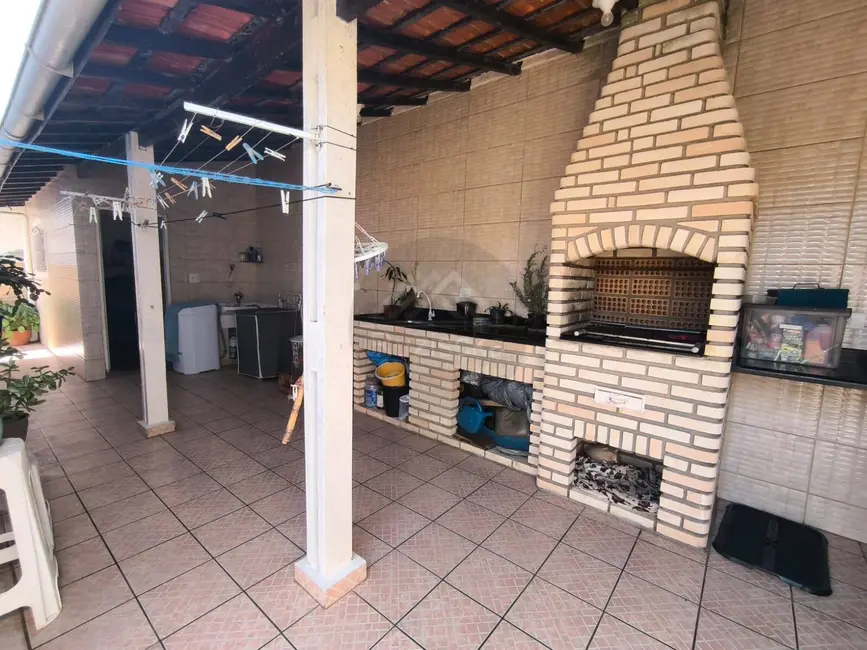 Foto 8 de Casa com 4 quartos à venda, 240m2 em Itanhaem - SP