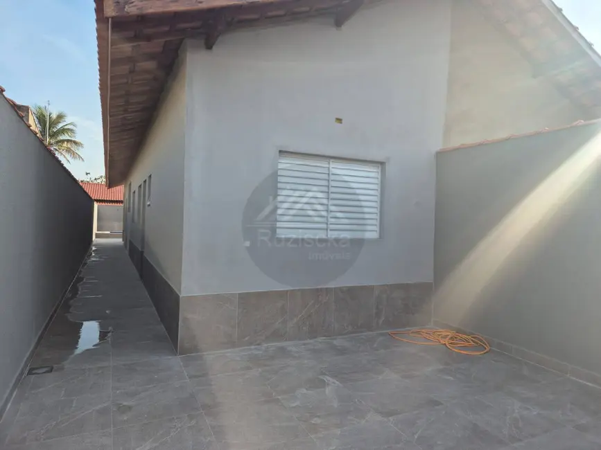 Foto 2 de Casa com 2 quartos à venda, 125m2 em Itanhaem - SP