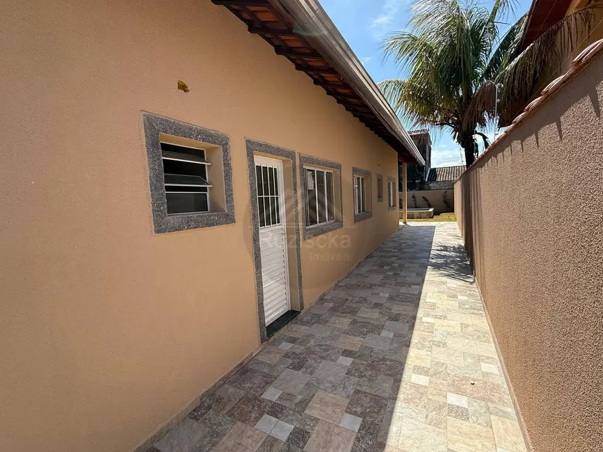 Foto 8 de Casa com 2 quartos à venda, 180m2 em Itanhaem - SP