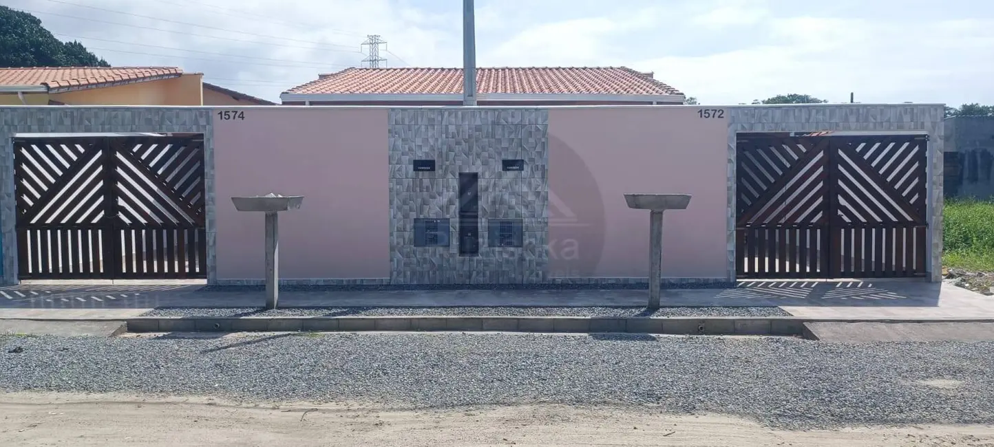 Foto 2 de Casa com 2 quartos à venda, 130m2 em Itanhaem - SP