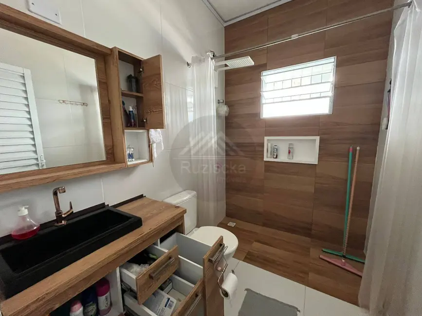 Casa com 1 quarto à venda, 308m2 em Itanhaem - SP - imagem 9 Foto 9 de Casa com 1 quarto à venda, 308m2 em Itanhaem - SP