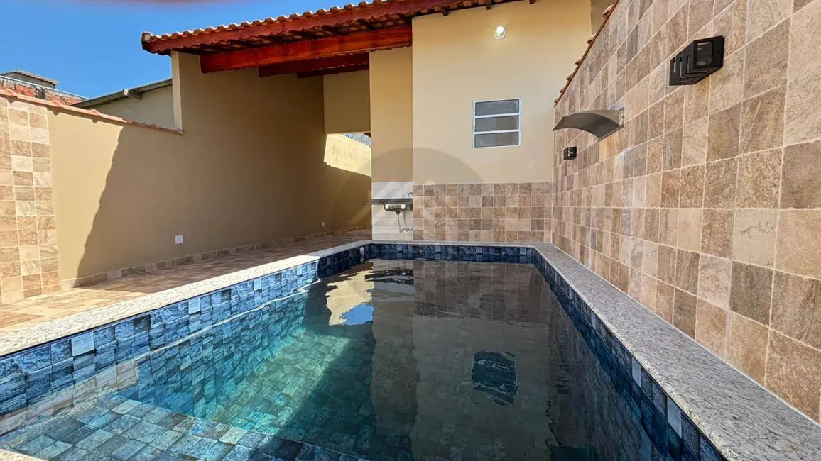 Foto 1 de Casa com 2 quartos à venda, 125m2 em Itanhaem - SP