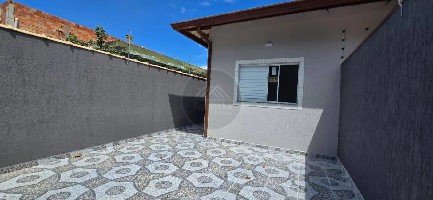 Foto 2 de Casa com 2 quartos à venda, 140m2 em Itanhaem - SP
