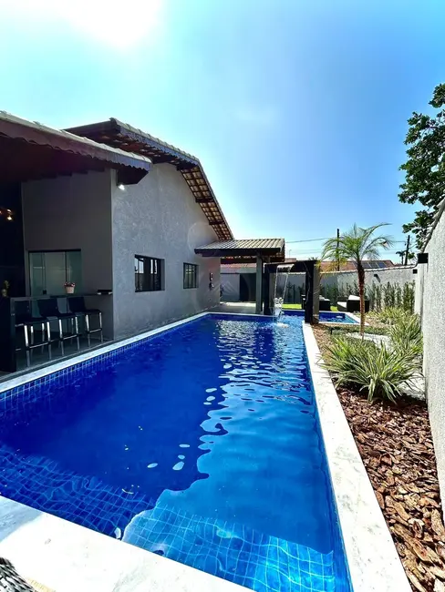 Casa com 3 quartos à venda, 313m2 em Itanhaem - SP - imagem 2 Foto 2 de Casa com 3 quartos à venda, 313m2 em Itanhaem - SP