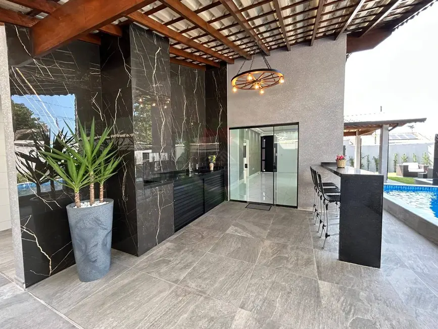 Casa com 3 quartos à venda, 313m2 em Itanhaem - SP - imagem 3 Foto 3 de Casa com 3 quartos à venda, 313m2 em Itanhaem - SP