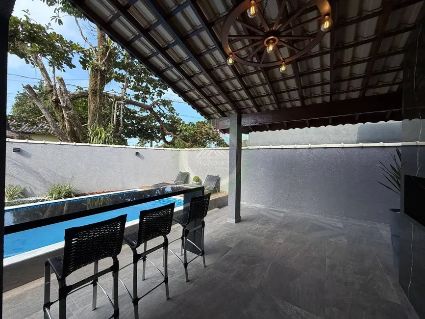 Casa com 3 quartos à venda, 313m2 em Itanhaem - SP - imagem 8 Foto 8 de Casa com 3 quartos à venda, 313m2 em Itanhaem - SP