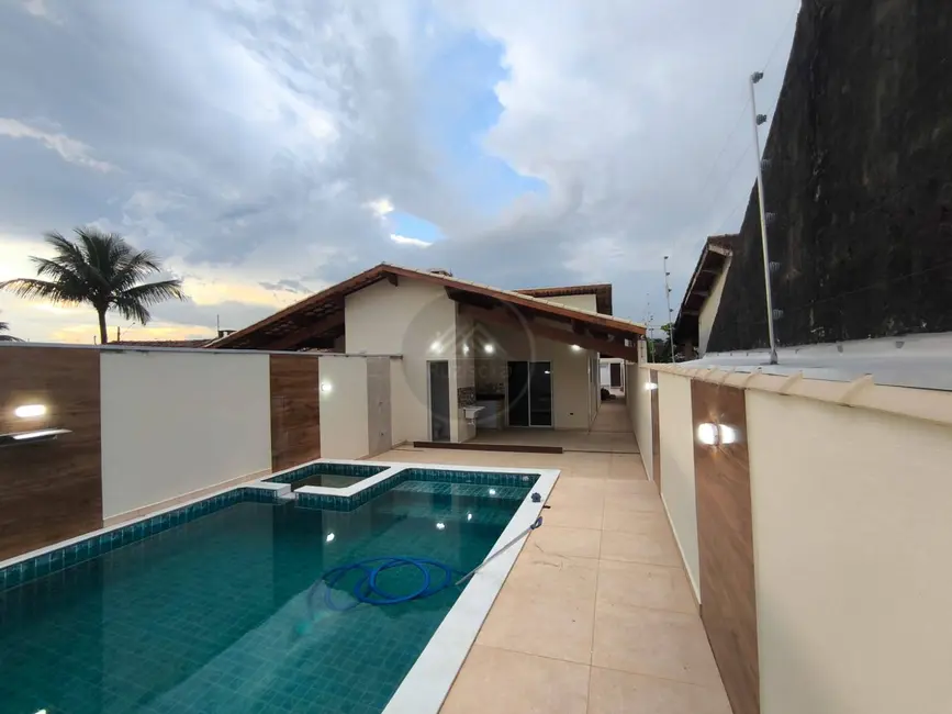 Foto 1 de Casa com 2 quartos à venda, 210m2 em Itanhaem - SP