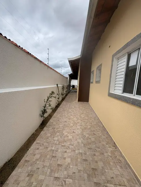 Foto 2 de Casa com 2 quartos à venda, 180m2 em Itanhaem - SP