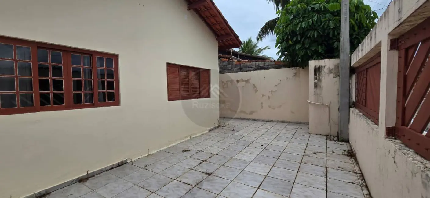 Foto 2 de Casa com 3 quartos à venda, 303m2 em Itanhaem - SP