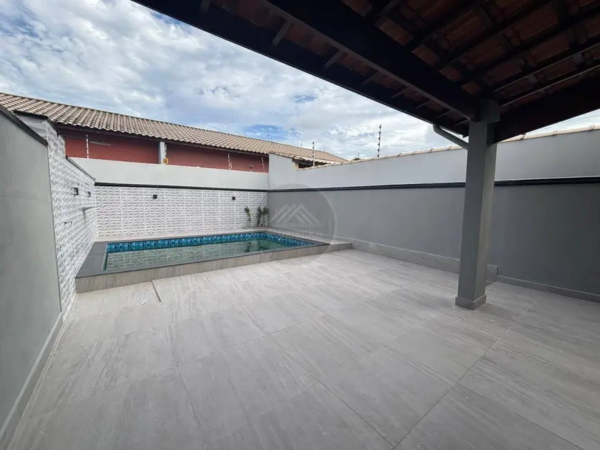 Foto 3 de Casa com 3 quartos à venda, 208m2 em Itanhaem - SP