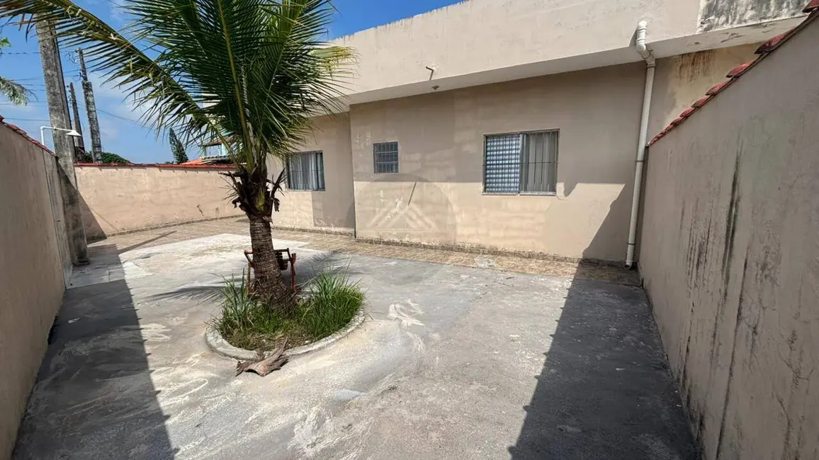 Foto 2 de Casa com 2 quartos à venda, 173m2 em Itanhaem - SP