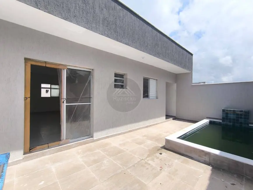 Foto 1 de Casa de Condomínio com 2 quartos à venda, 48m2 em Itanhaem - SP