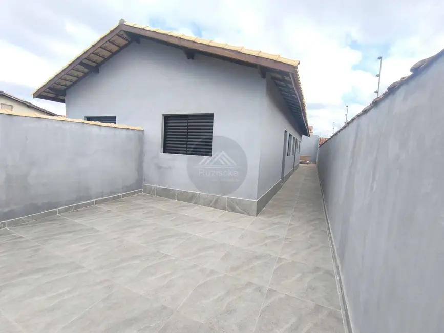 Foto 2 de Casa com 2 quartos à venda, 125m2 em Itanhaem - SP