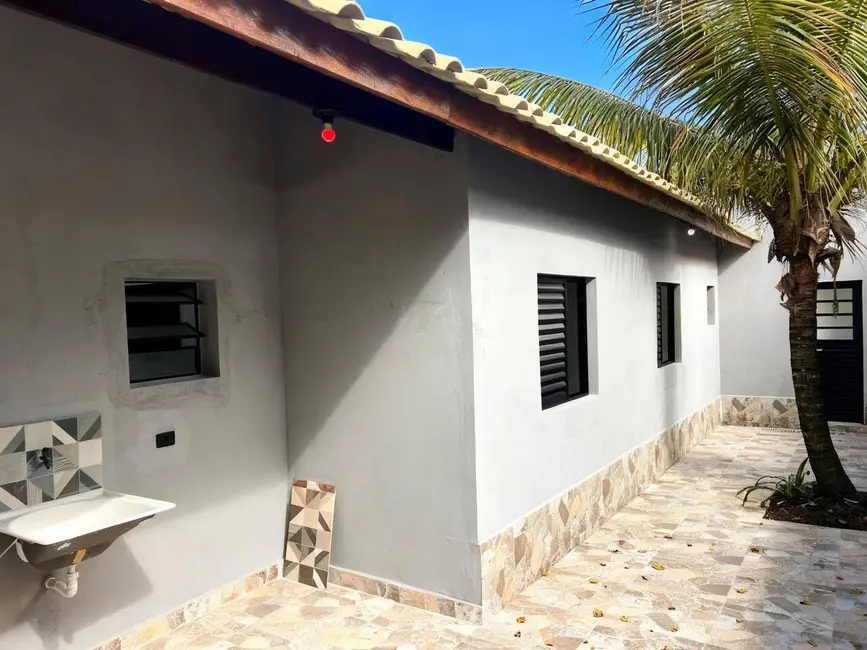 Foto 2 de Casa com 2 quartos à venda, 166m2 em Itanhaem - SP