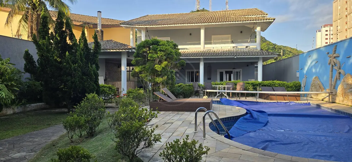 Foto 2 de Casa com 6 quartos à venda, 705m2 em Itanhaem - SP