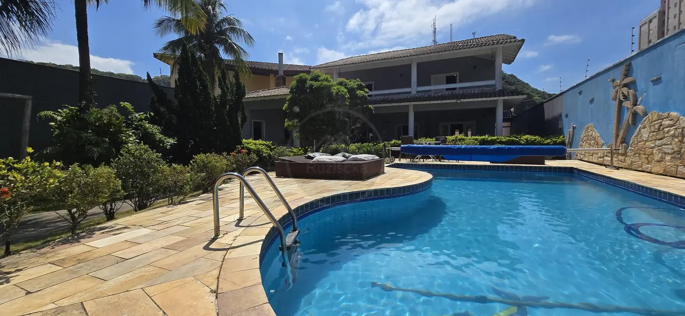 Foto 1 de Casa com 6 quartos à venda, 705m2 em Itanhaem - SP