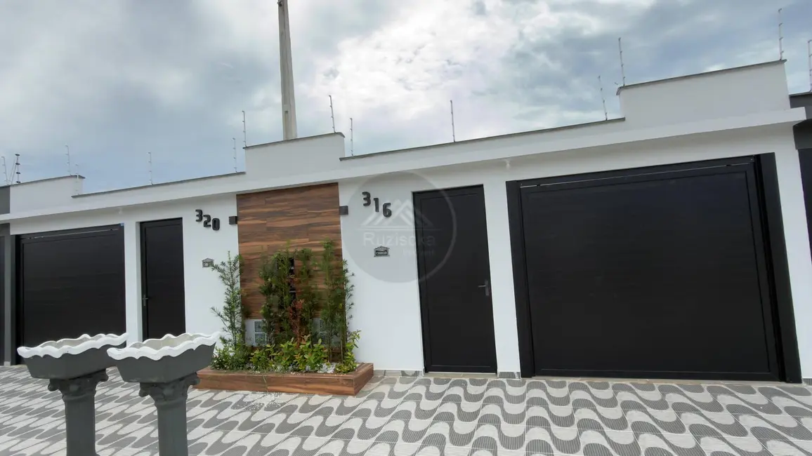 Foto 2 de Casa com 2 quartos à venda, 156m2 em Itanhaem - SP
