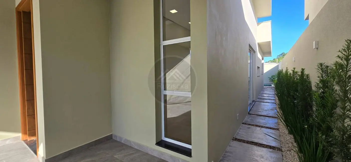 Foto 6 de Casa com 3 quartos à venda, 300m2 em Itanhaem - SP