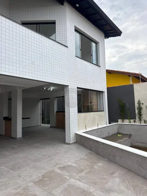 Foto 5 de Casa com 5 quartos à venda, 292m2 em Itanhaem - SP