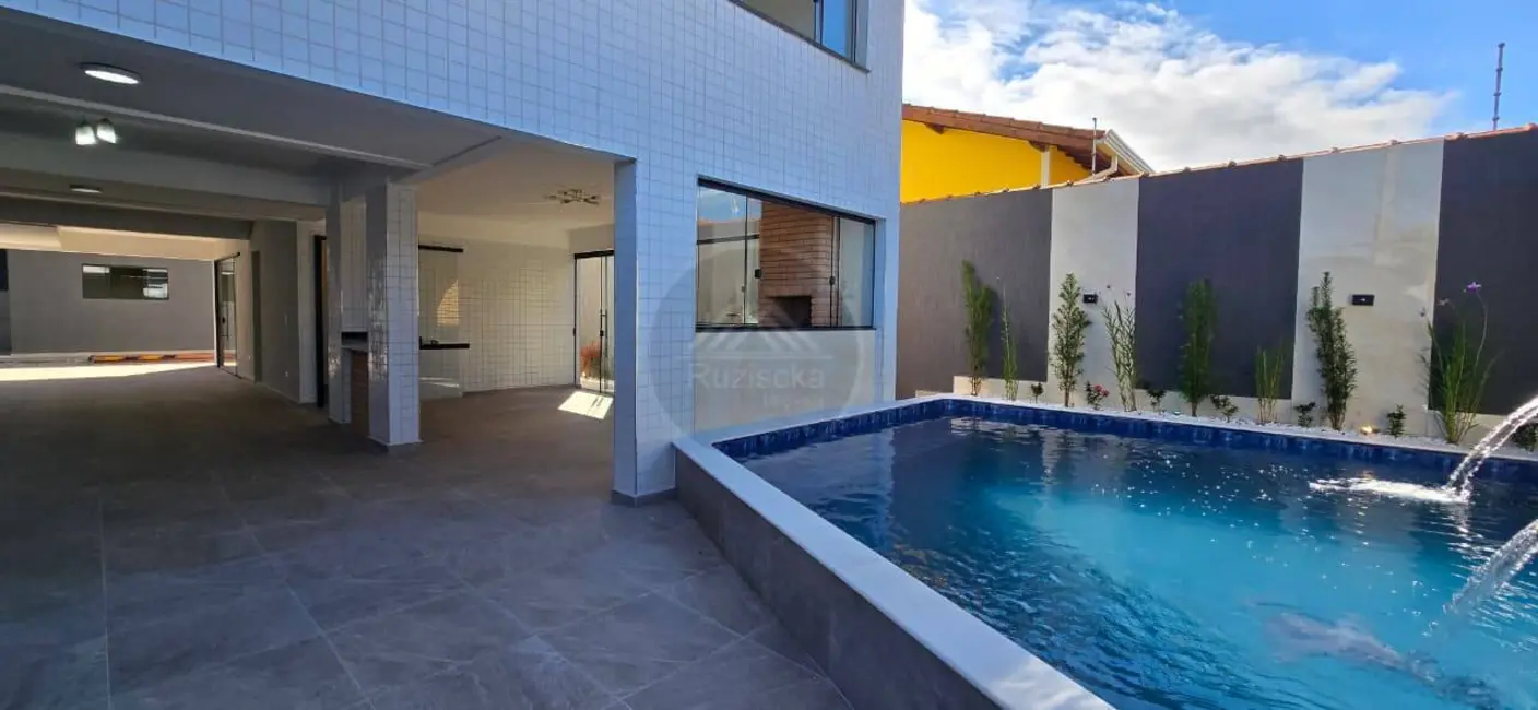Foto 1 de Casa com 5 quartos à venda, 292m2 em Itanhaem - SP