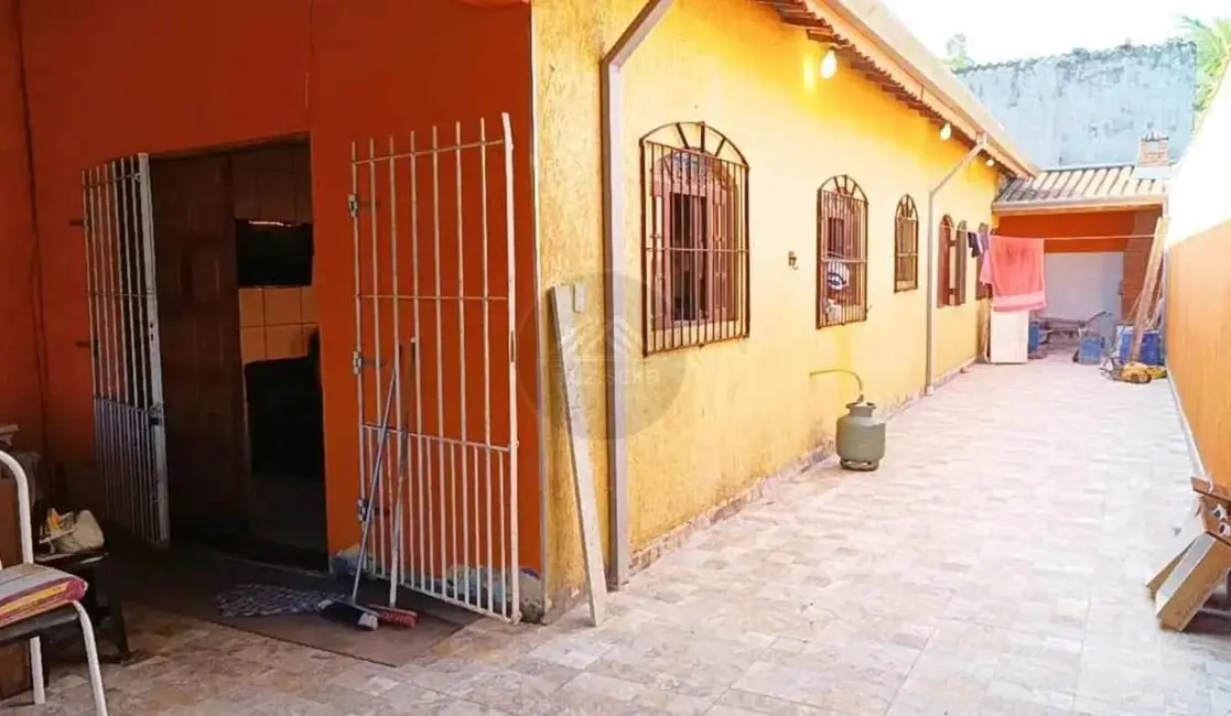Foto 1 de Casa com 2 quartos à venda, 130m2 em Itanhaem - SP
