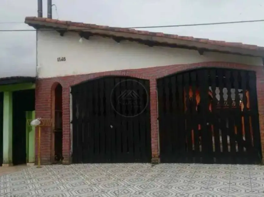 Foto 2 de Casa com 2 quartos à venda, 130m2 em Itanhaem - SP